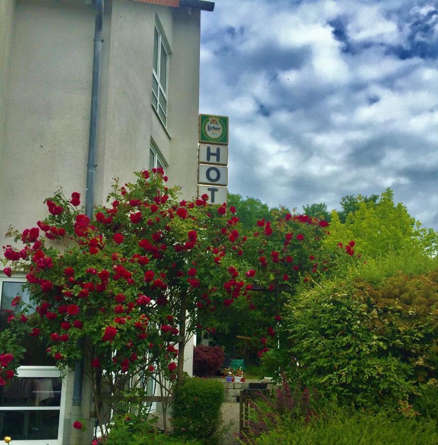 Hotel Garni Am Schaefersberg Niedernhausen Exterior foto