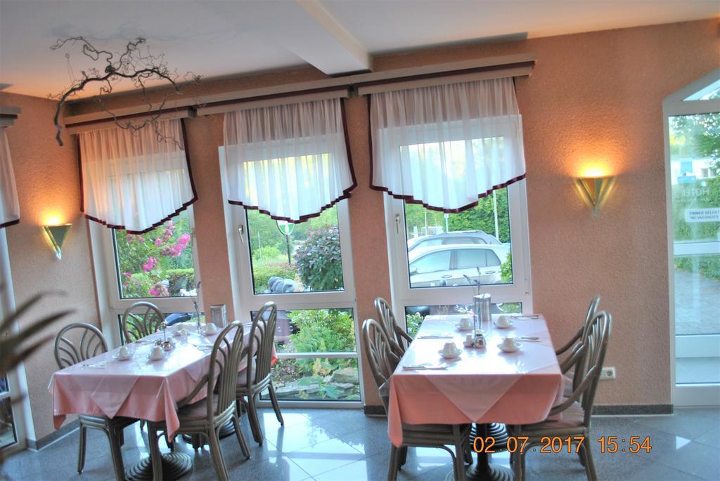 Hotel Garni Am Schaefersberg Niedernhausen Exterior foto