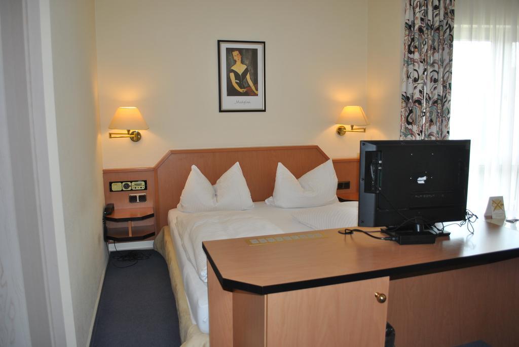 Hotel Garni Am Schaefersberg Niedernhausen Habitación foto