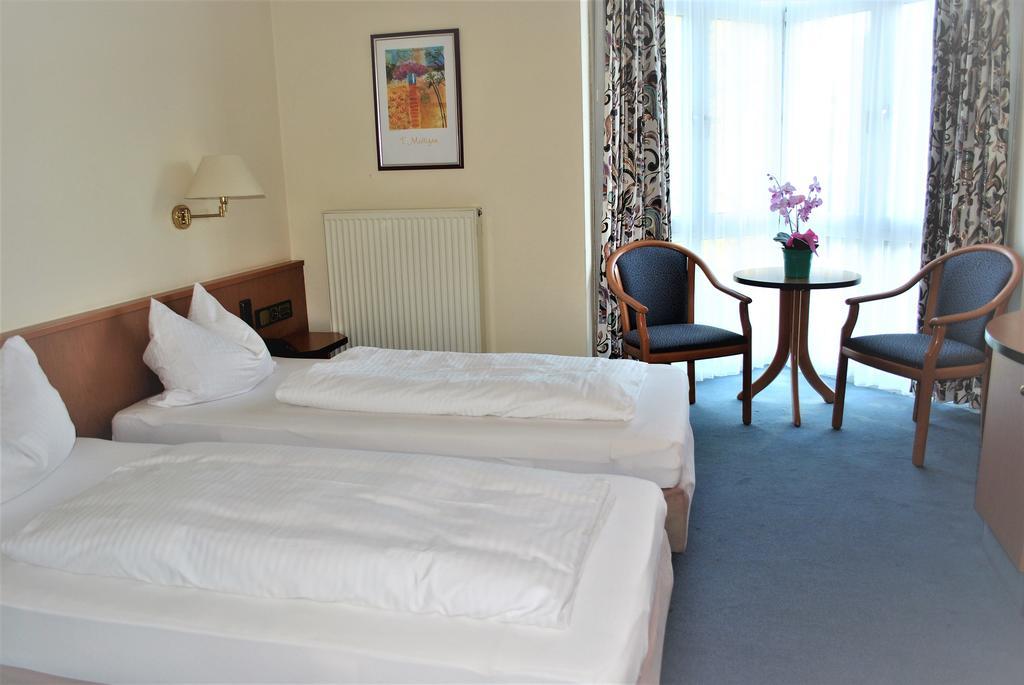 Hotel Garni Am Schaefersberg Niedernhausen Habitación foto