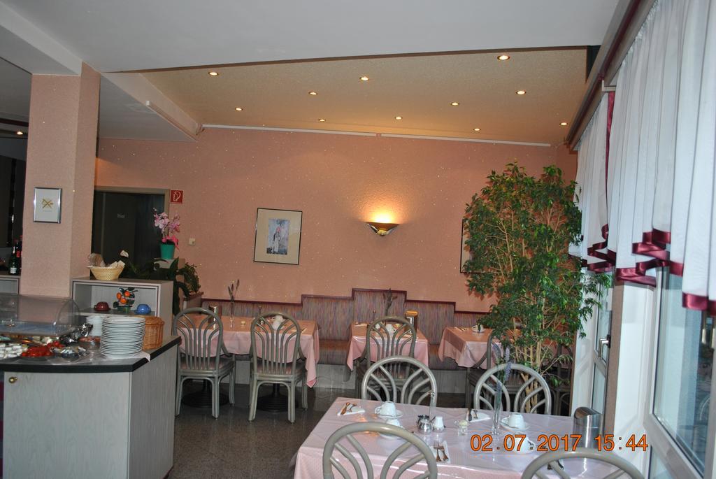 Hotel Garni Am Schaefersberg Niedernhausen Exterior foto