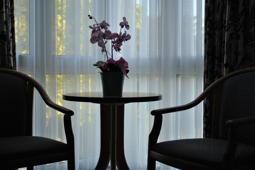 Hotel Garni Am Schaefersberg Niedernhausen Habitación foto