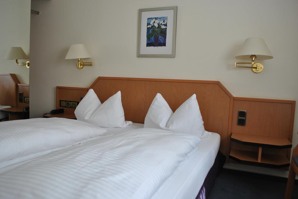 Hotel Garni Am Schaefersberg Niedernhausen Habitación foto