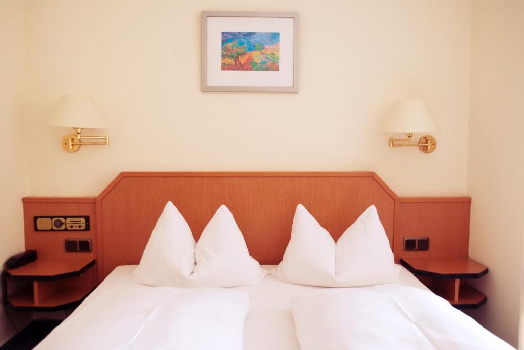 Hotel Garni Am Schaefersberg Niedernhausen Habitación foto